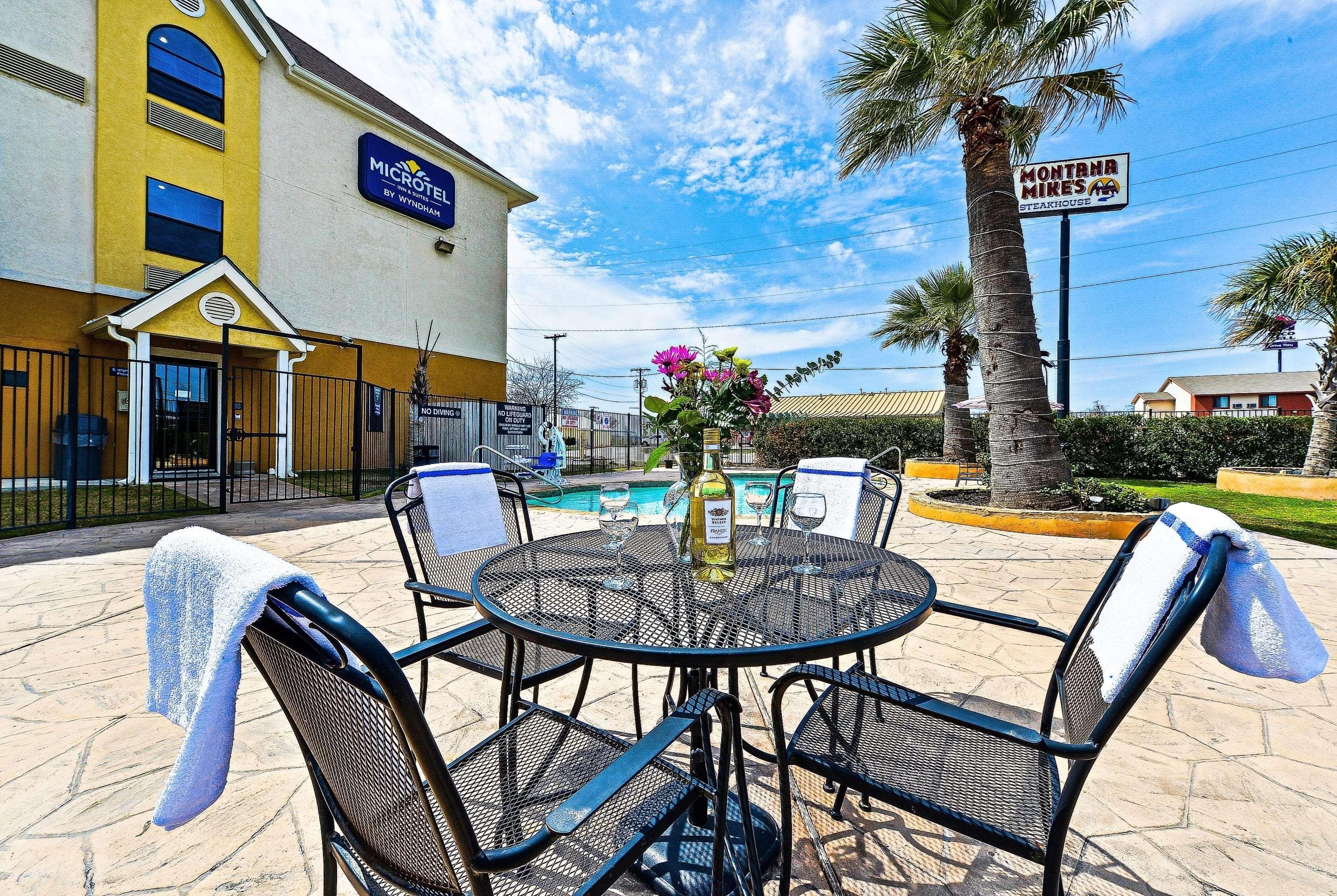 Microtel Inn & Suites By Wyndham New Braunfels I-35 Eksteriør billede