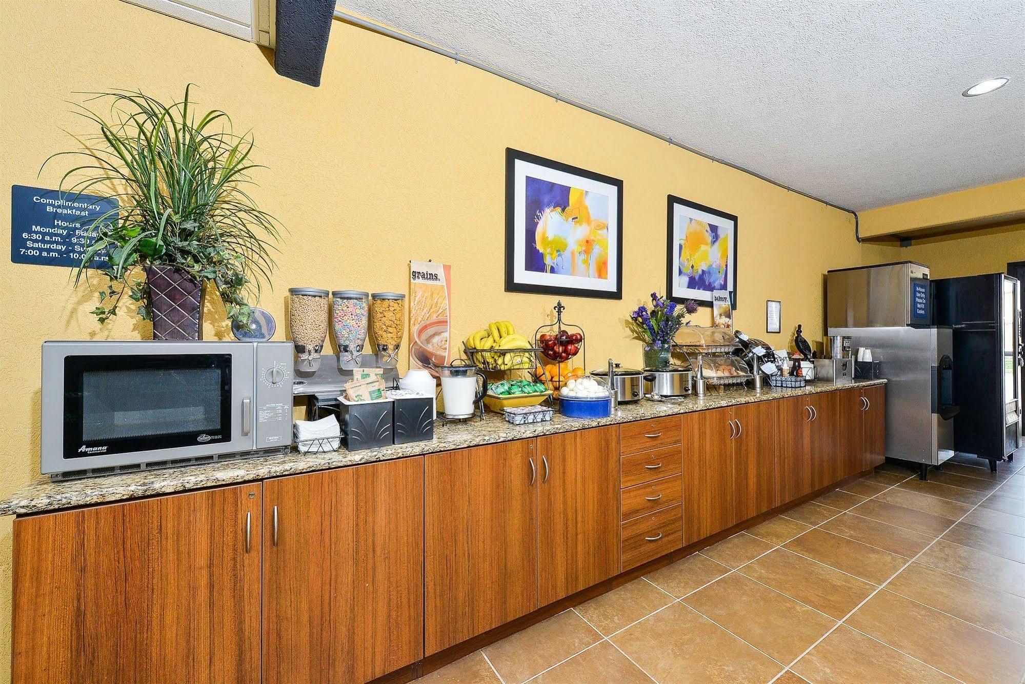 Microtel Inn & Suites By Wyndham New Braunfels I-35 Eksteriør billede