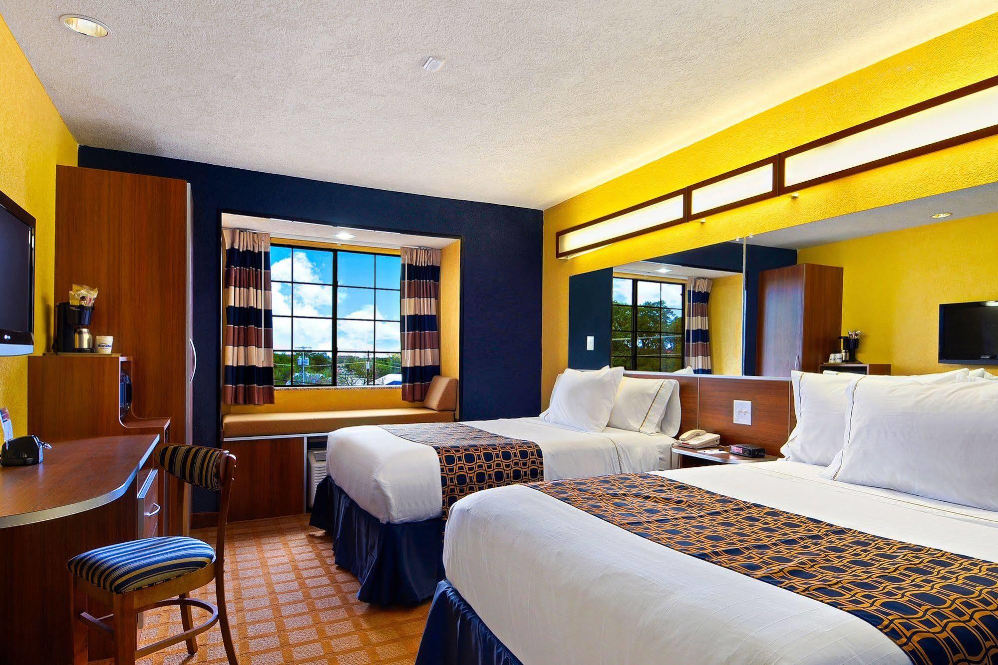 Microtel Inn & Suites By Wyndham New Braunfels I-35 Eksteriør billede